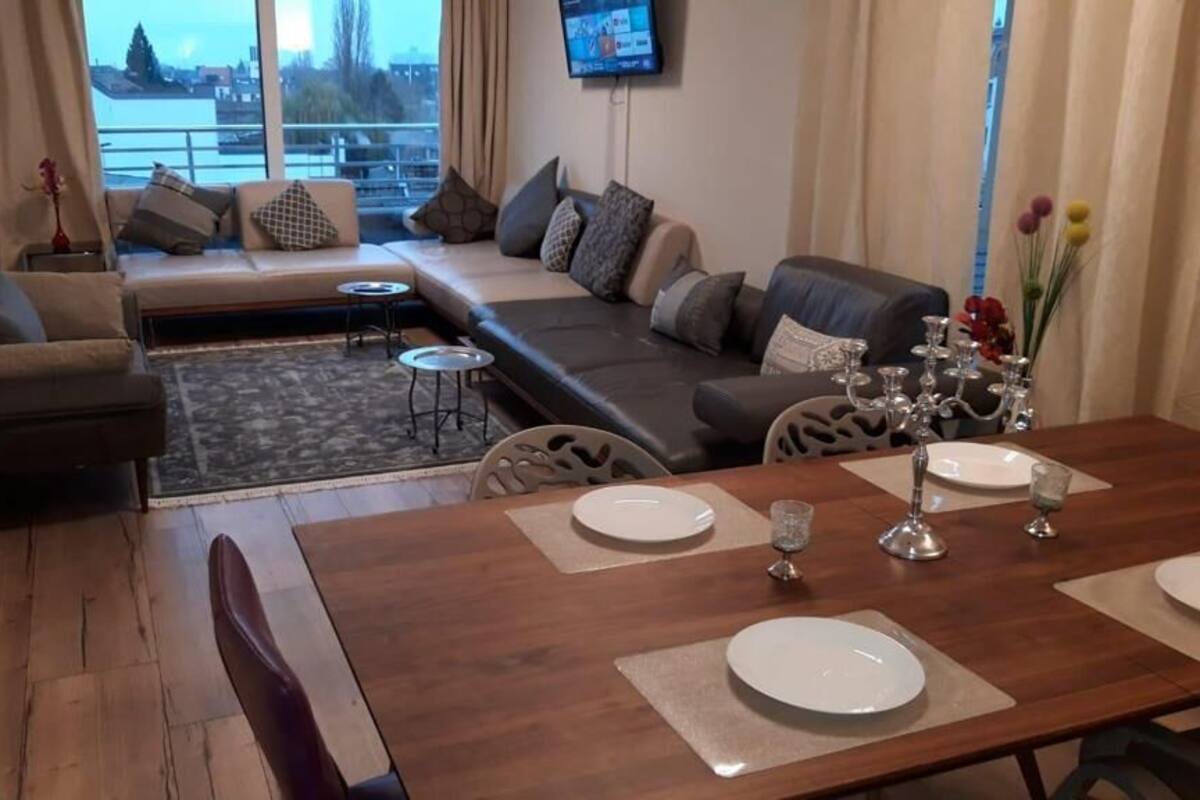 Apartamento conforto, 4 quartos | Área de estar | TV