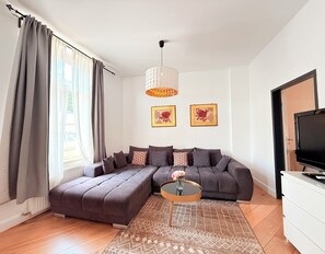 Apartamento económico, 2 habitaciones | Zona de estar