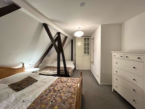 Familienapartment, 2 Schlafzimmer | 1 Schlafzimmer, Allergikerbettwaren, individuell dekoriert