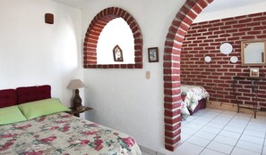 3 bedrooms, in-room safe, desk, iron/ironing board