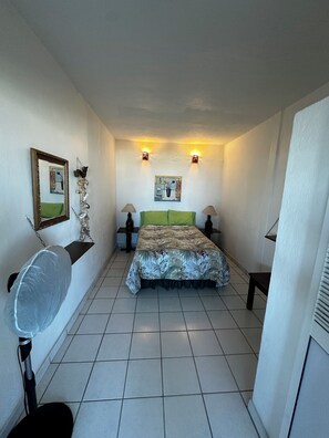 3 dormitoris, caixa forta a l'habitació i escriptori 