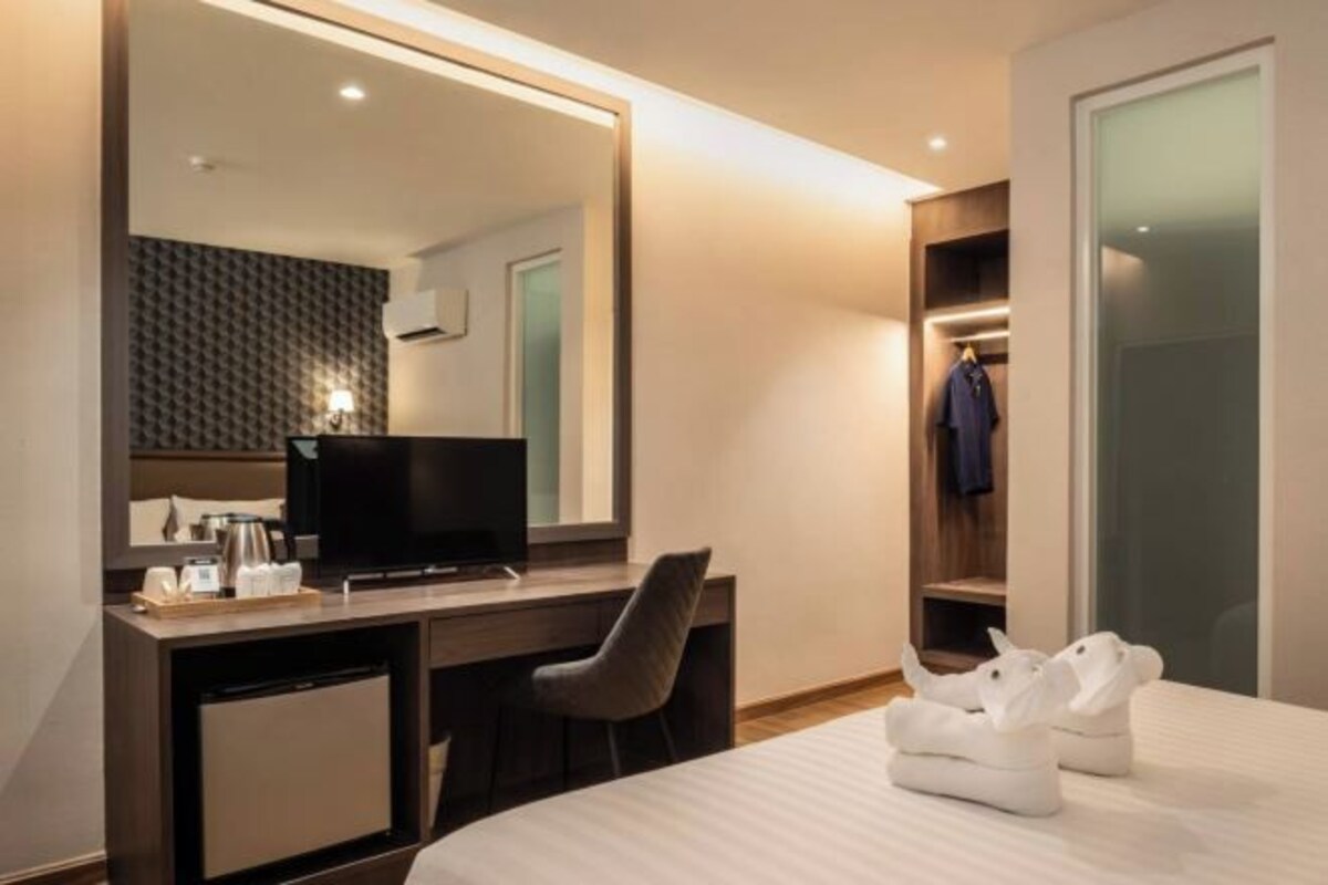 Deluxe Room-No Window