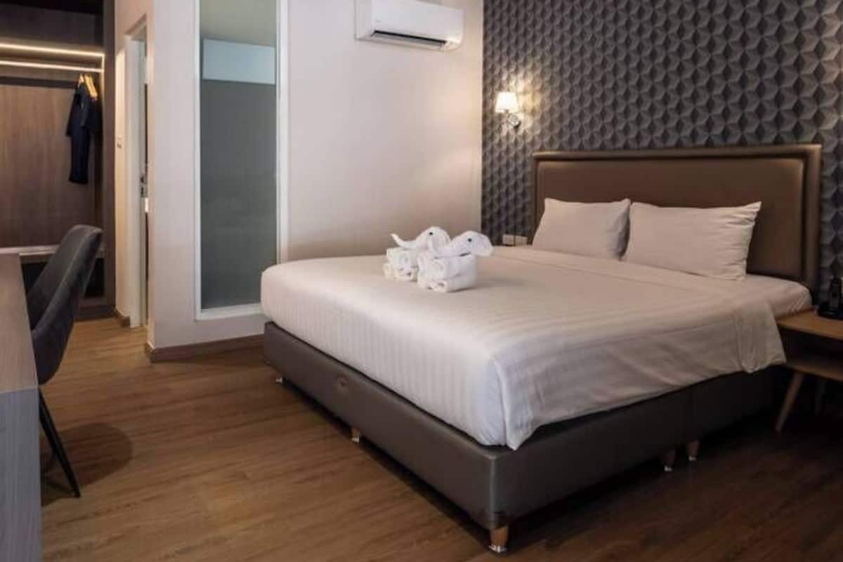 Superior Double or Twin Room (No Window) | 1 bedroom, blackout drapes, rollaway beds, free WiFi