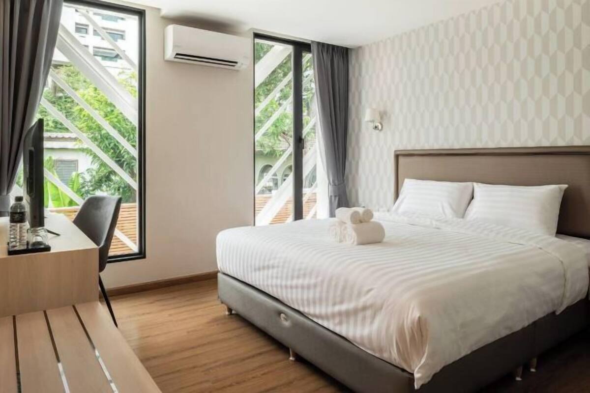 Blackout curtains, rollaway beds, free WiFi, bed sheets