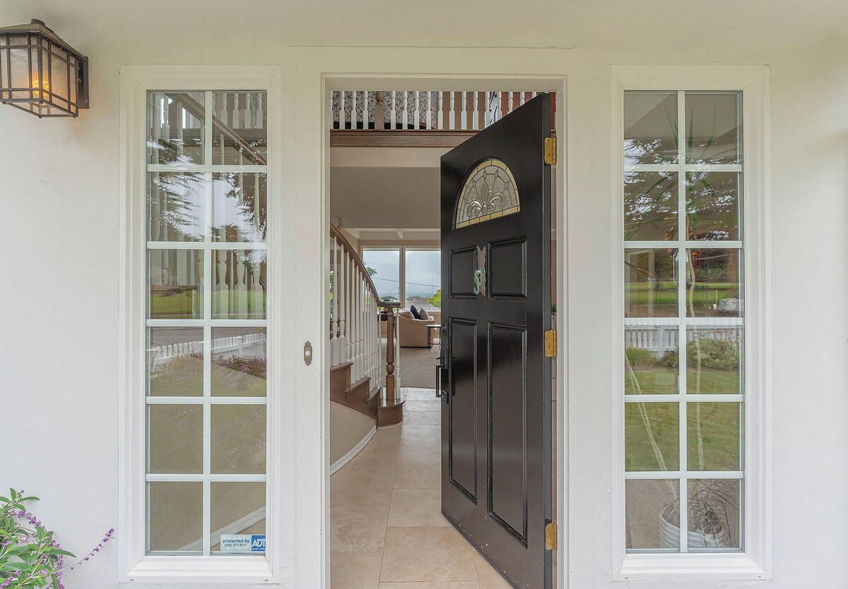 Photo 3 of 3895 The Fairway House - Walk to Golf and the Bay