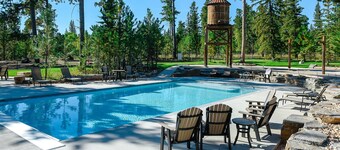 Incredible 5000+ Sq. Ft. Lodge w/ Large Outdoor Space w/Hot Tub and Fire Pit!