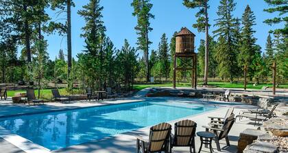 Incredible 5000+ Sq. Ft. Lodge w/ Large Outdoor Space w/Hot Tub and Fire Pit!