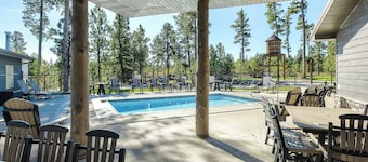 Unique 5000+ Sq. Ft. Spacious Lodge w/ Hot Tub, Fire Pit, Access to Clubhouse