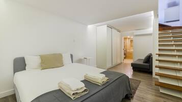 1 bedroom, desk, WiFi, bed sheets