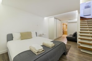 1 bedroom, desk, WiFi, bed sheets