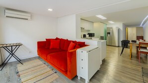 Smart TV, DVD player, stereo, computer monitors - Duplex in middle of Avenida da Liberdade (Lisboa)