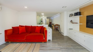 Smart TV, DVD player, stereo, computer monitors - Duplex in middle of Avenida da Liberdade (Lisboa)