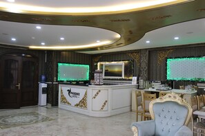 Reception - PHOENIX HOTEL (Baku)
