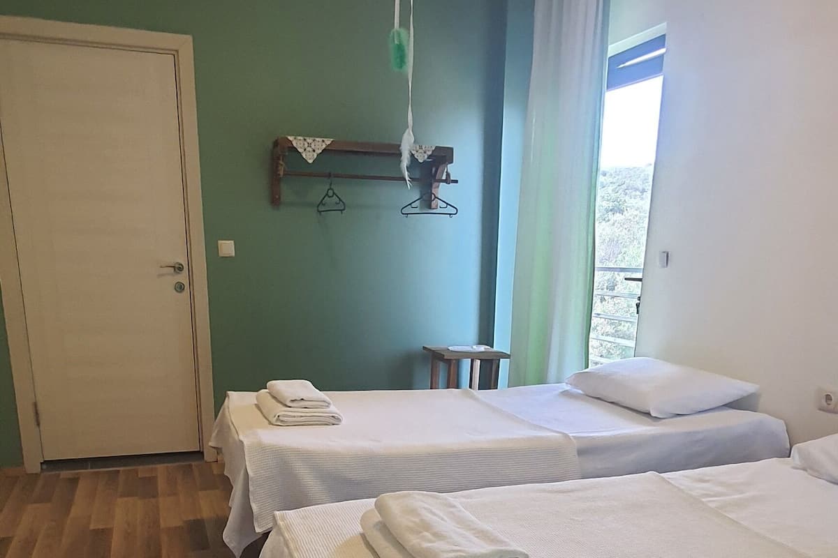 Comfort Room | 2 bedrooms, desk, blackout drapes, free WiFi