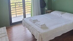 베이직룸 | 암막 커튼, 무료 WiFi, 침대 시트