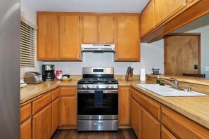 Fridge, microwave, oven, coffee/tea maker