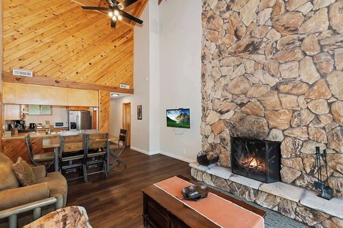 Switzerland D | Ski-In/Out · Fireplace