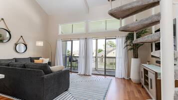 Smart TV, streaming services, stereo, offices