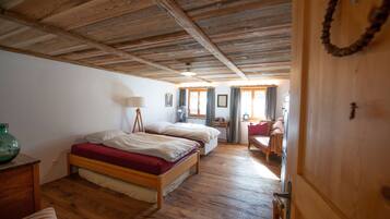 3 sovrum, skrivbord, strykjÀrn/strykbrÀda och resesÀng