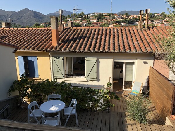 تناول الطعام بالخارج