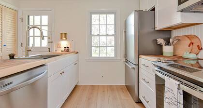 Ledge on Green: Charming Pigeon Cove Home