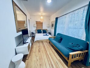 Smart-TV, Bücher, Stereoanlage