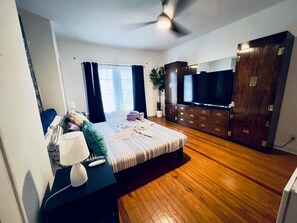 Smart-TV, Bücher, Stereoanlage