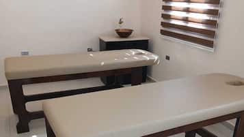 Couples treatment rooms, sauna, hot tub, steam room, hot springs
