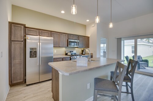Pool Access: Sleek Home in The Villages w/ Lanai