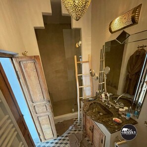 Hair dryer, bidet, towels, soap - Riad Luxe LE Grizzly - Chambre L'atlas (Marrakech)