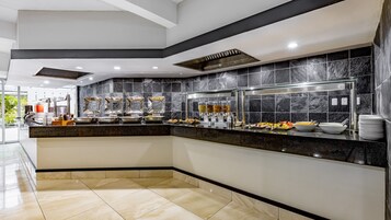Daily buffet breakfast (ZAR 185 per person)