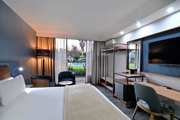 Executive Suite | Desk, laptop workspace, soundproofing, WiFi (free)
