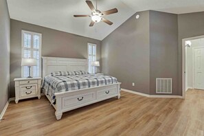 3 habitaciones, escritorio, tabla de planchar con plancha y wifi gratis 