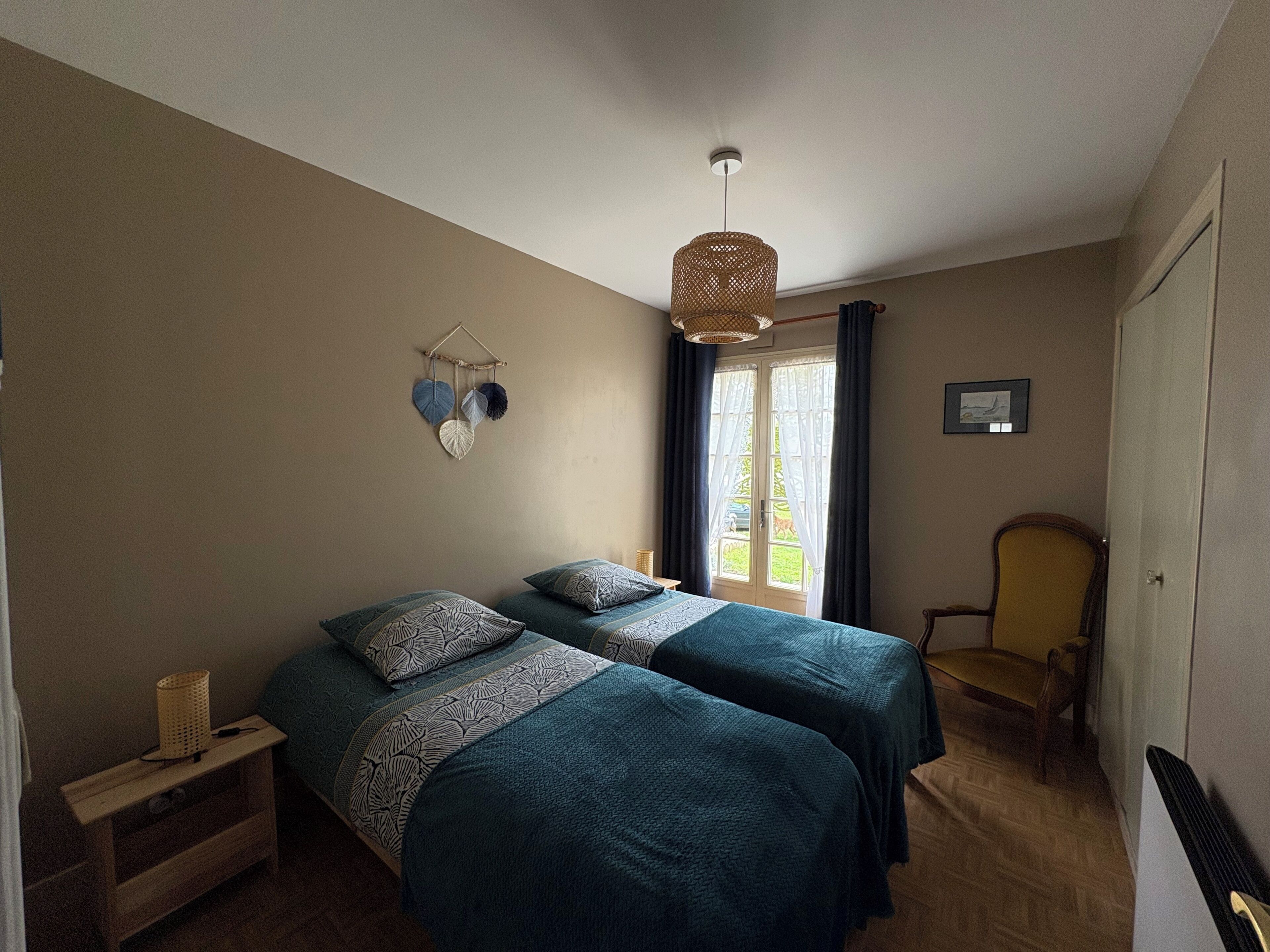 4 bedrooms, iron/ironing board, free WiFi, bed sheets