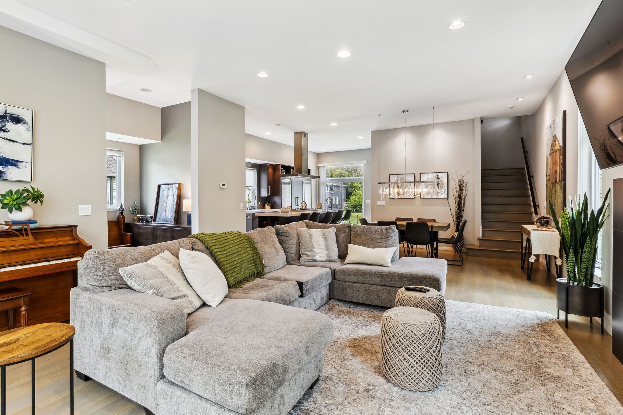 Téléviseur, foyer, bureau