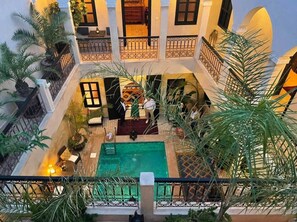 室內泳池