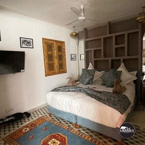 1 slaapkamer, een kluis op de kamer, een strijkplank/strijkijzer