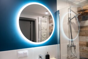 Shower, hair dryer, towels - Comfortable apartment, pool, whirlpool, sauna (Dziwnow)