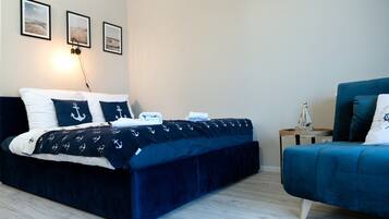 Iron/ironing board, travel crib, free WiFi, bed sheets