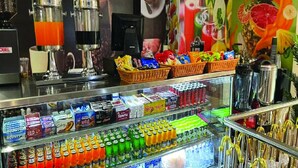 A beverage display with various drinks and snacks. - Askant Al Hafayer (Makkah)