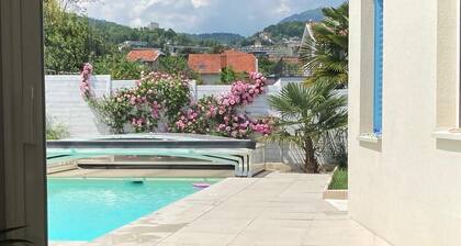 Maison idéalement placée avec Piscine pour 8 personnes