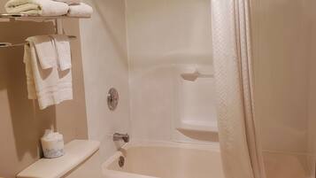 Combined shower/tub, hair dryer, towels