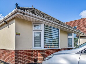 Exterior - 3 bedroom accommodation in Poole (Poole)