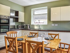Dishwasher - 3 bedroom accommodation in Poole (Poole)