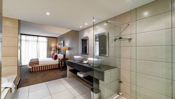 Suite Présidentielle | Salle de bain | Articles de toilette gratuits, sÚche-cheveux, serviettes fournies