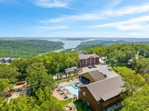 Unclassified image, 4 of 36, button