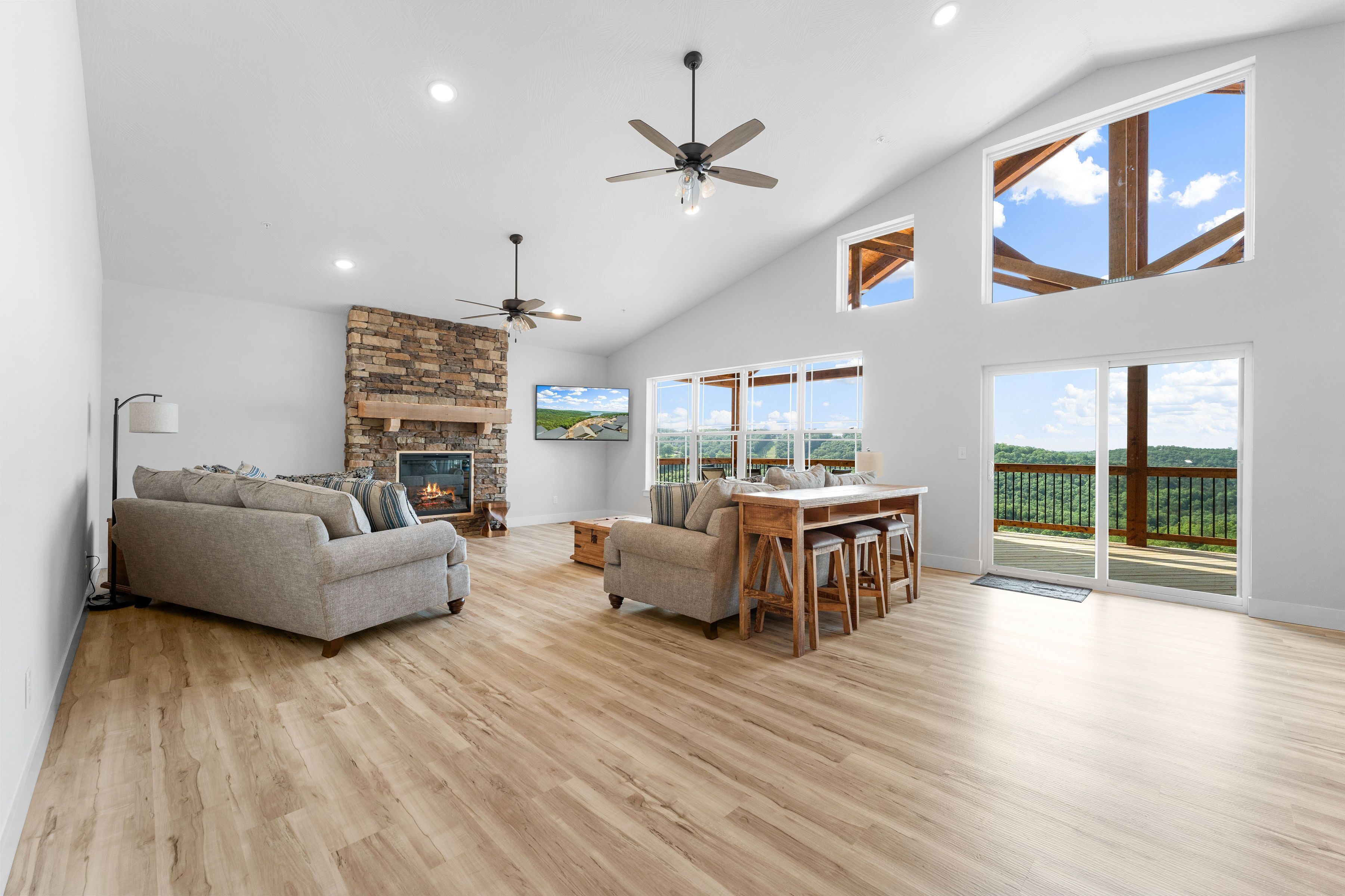 Smart-TV, Kamin, Tischfußball