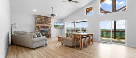 Smart TV, chimenea, futbolito