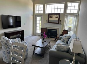 Smart TV, fireplace - Private Townhouse Near the Delaware Beaches! (Millsboro)