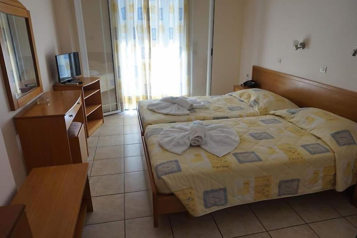 Laptop workspace, soundproofing, iron/ironing board, free WiFi